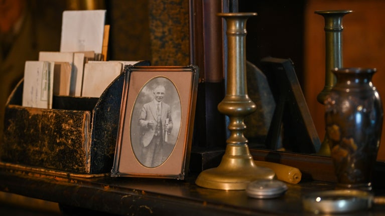 A photo of William Straw Sr on the mantlepiece